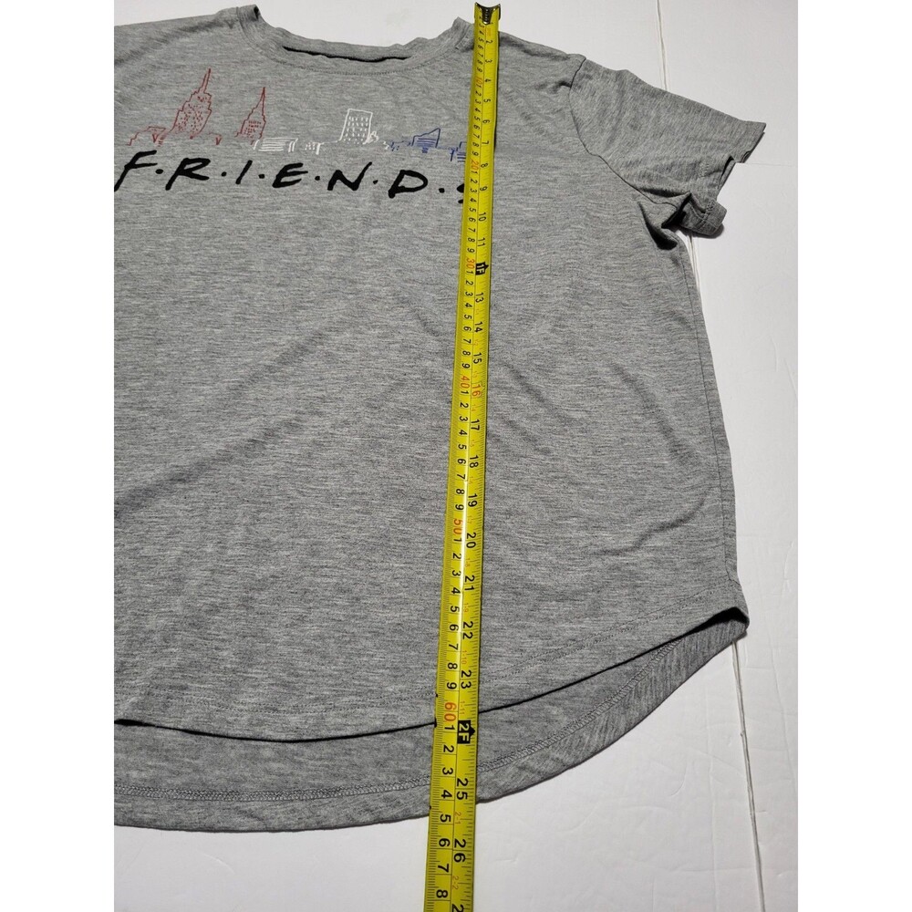(#L6) Friends TV Show Skyline Graphic T-Shirt Size Women's XXL (19) Short Sleeve - Picture 5 of 8